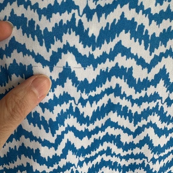 ANN TAYLOR Petites Turquoise Blue Chevron Sleeveless Ladies  Blouse, 4P - Picture 7 of 7